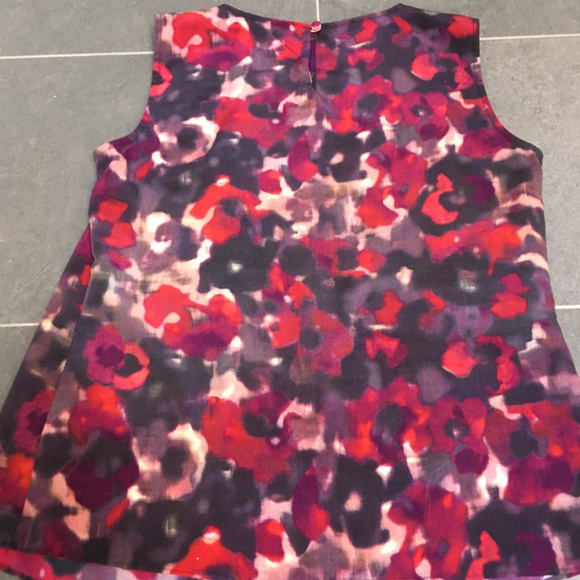 Light-weight Jones New York sleeveless floral top - Picture 3 of 4